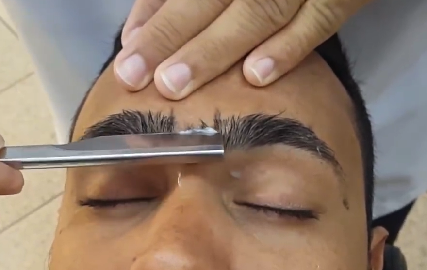 Sobrancelha Masculina